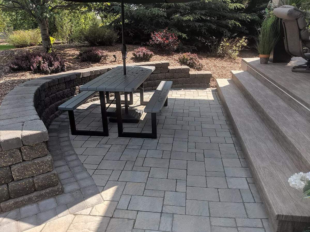outdoor-furniture-patio-edmonton-paving-stones